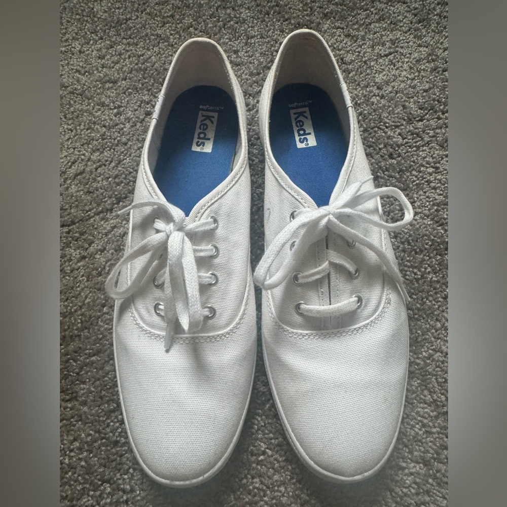 Women’s size 9.5 keds in white - like new!
